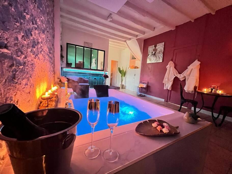 Suite Romance - Jacuzzi Moret-sur-Loing Exterior photo